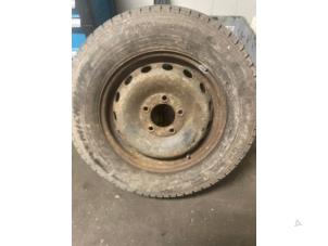 Gebruikte Velg + Band Renault Master III (FV) 2.3 dCi 125 16V FWD Prijs op aanvraag aangeboden door Bongers Auto-Onderdelen Zeeland