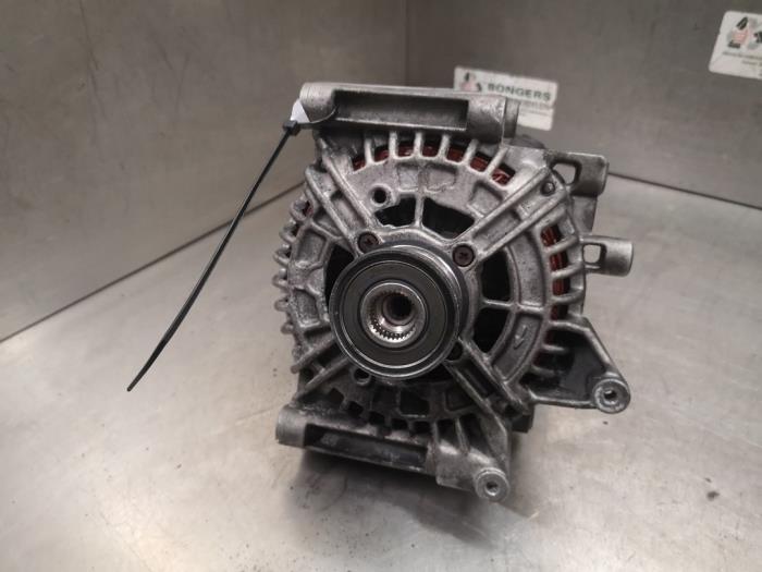 Gebruikte Dynamo Mercedes C Combi (S203) 2.2 C-200 CDI 16V Prijs op aanvraag aangeboden door Bongers Auto-Onderdelen Zeeland