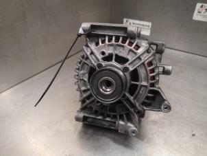 Gebruikte Dynamo Mercedes C Combi (S203) 2.2 C-200 CDI 16V Prijs op aanvraag aangeboden door Bongers Auto-Onderdelen Zeeland