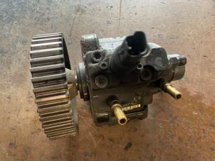 Gebruikte Dieselpomp Fiat Ducato (243/244/245) 2.0 JTD Prijs op aanvraag aangeboden door Bongers Auto-Onderdelen Zeeland