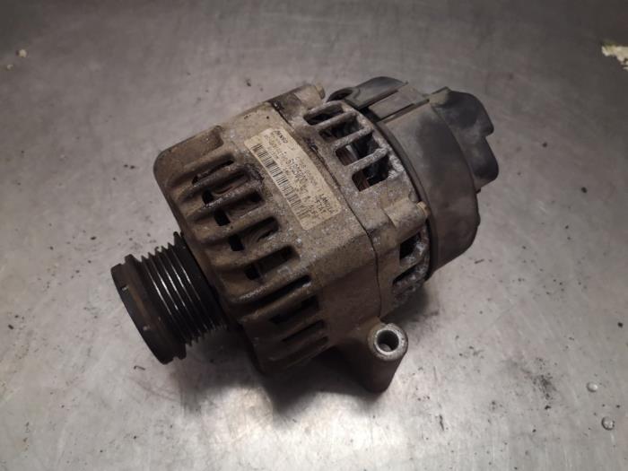 Gebruikte Alternator Fiat Doblo Cargo (223) 1.3 D 16V Multijet DPF Prijs op aanvraag aangeboden door Bongers Auto-Onderdelen Zeeland