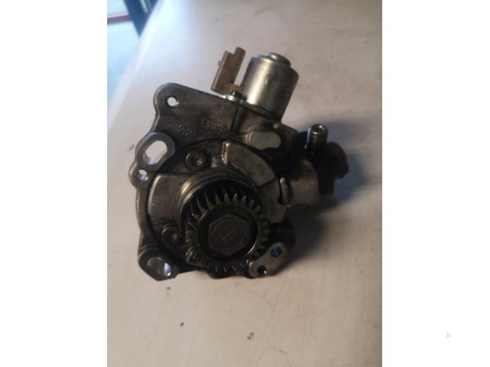 Dieselpomp van een Peugeot Boxer (U9) 2.0 BlueHDi 130 2018