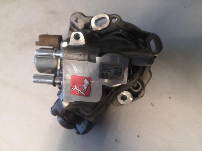 Dieselpomp van een Peugeot Boxer (U9) 2.0 BlueHDi 130 2018
