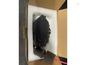 Nieuwe Achterklep Slotmechaniek Mercedes ML II (164/4JG) 3.0 ML-280 CDI 4-Matic V6 24V Prijs € 90,75 Inclusief btw aangeboden door Bongers Auto-Onderdelen Zeeland