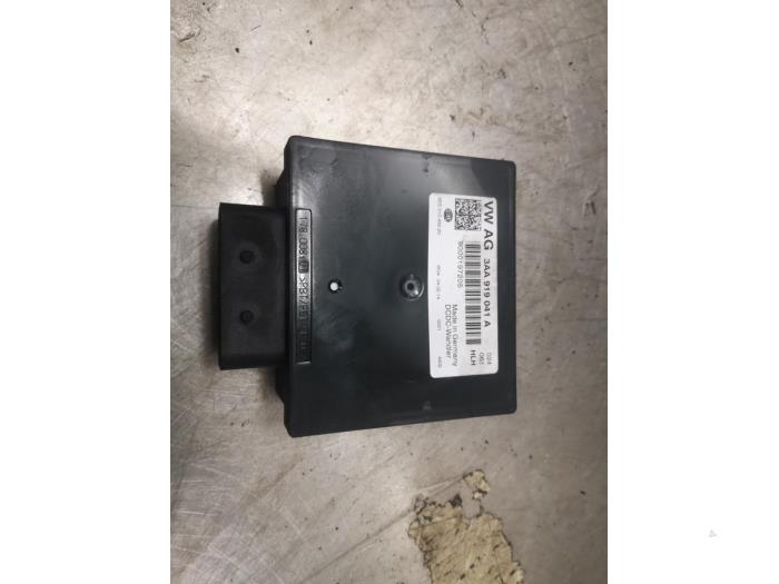 Gebruikte Central electronic module Volkswagen Transporter T5 2.0 TDI DRF Prijs op aanvraag aangeboden door Bongers Auto-Onderdelen Zeeland