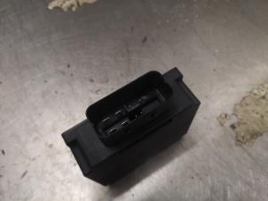Central electronic module van een Volkswagen Transporter T5 2.0 TDI DRF 2014