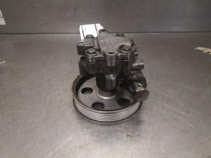 Gebruikte Servopomp Audi A4 Avant (B6) 2.0 FSI 16V Prijs op aanvraag aangeboden door Bongers Auto-Onderdelen Zeeland