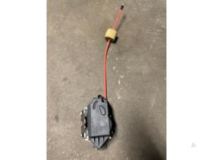 Gebruikte Achterklep Slotmechaniek Mercedes ML II (164/4JG) 3.0 ML-280 CDI 4-Matic V6 24V Prijs € 75,00 Margeregeling aangeboden door Bongers Auto-Onderdelen Zeeland