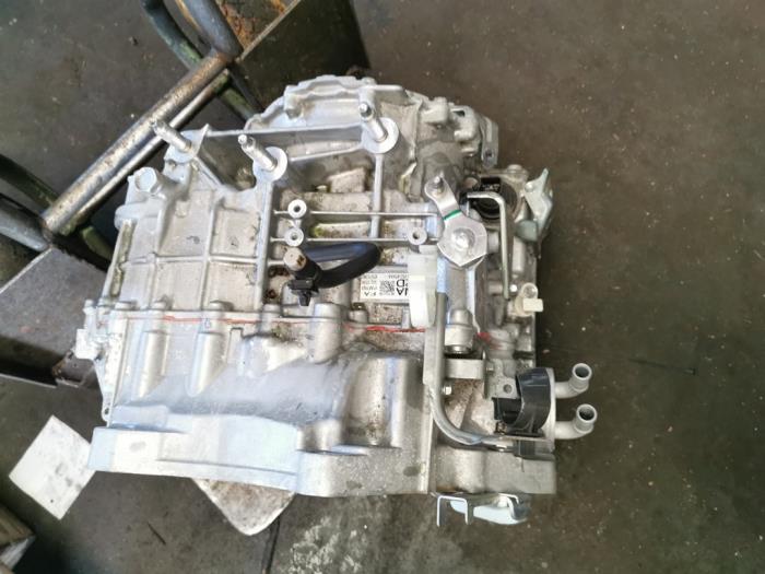 Versnellingsbak van een Mazda 3 Sport (BP) 2.0 SkyActiv-G 122 Mild Hybrid 16V 2021