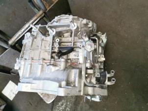 Versnellingsbak van een Mazda 3 Sport (BP) 2.0 SkyActiv-G 122 Mild Hybrid 16V 2021