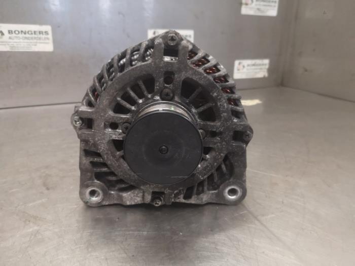 Gebruikte Dynamo Renault Master III (FV) 2.3 dCi 125 16V FWD Prijs op aanvraag aangeboden door Bongers Auto-Onderdelen Zeeland