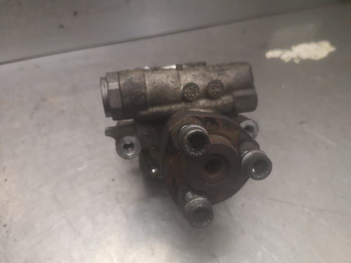 Gebruikte Stuurpomp Volkswagen Caddy III (2KA,2KH,2CA,2CH) 1.9 TDI Prijs op aanvraag aangeboden door Bongers Auto-Onderdelen Zeeland