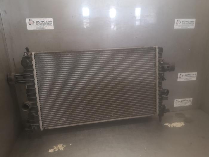 Gebruikte Radiateur Opel Zafira (M75) 1.8 16V Ecotec Prijs op aanvraag aangeboden door Bongers Auto-Onderdelen Zeeland