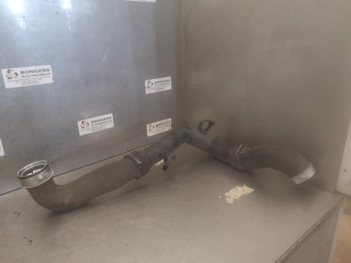 Gebruikte Intercooler Buis Volkswagen Passat Variant (3C5) 2.0 TDI 16V 135 Prijs op aanvraag aangeboden door Bongers Auto-Onderdelen Zeeland