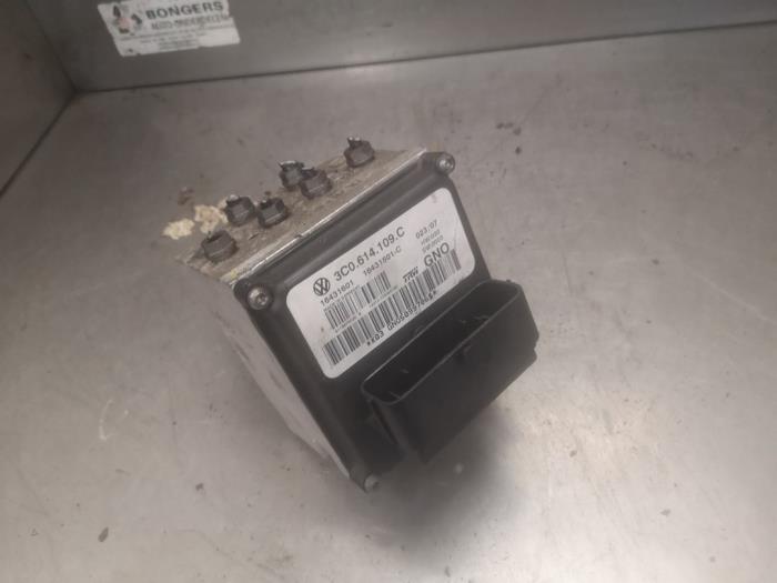 Gebruikte ABS Pomp Volkswagen Passat Variant (3C5) 2.0 TDI 16V 135 Prijs op aanvraag aangeboden door Bongers Auto-Onderdelen Zeeland