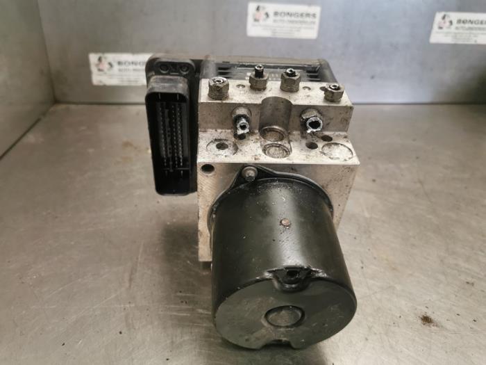 Gebruikte ABS Pomp BMW 5 serie (E60) 525d 24V Prijs op aanvraag aangeboden door Bongers Auto-Onderdelen Zeeland