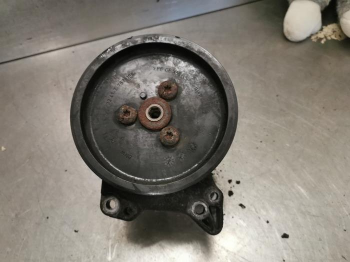 Gebruikte Servopomp BMW 5 serie (E60) 525d 24V Prijs op aanvraag aangeboden door Bongers Auto-Onderdelen Zeeland