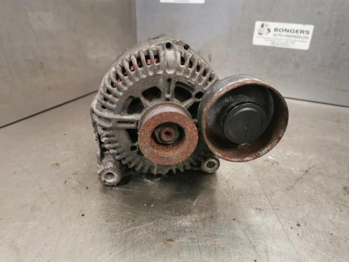 Gebruikte Dynamo BMW 5 serie (E60) 525d 24V Prijs op aanvraag aangeboden door Bongers Auto-Onderdelen Zeeland