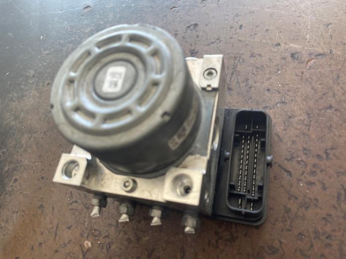 Gebruikte ABS Pomp Renault Trafic (1FL/2FL/3FL/4FL) 1.6 dCi 95 Prijs op aanvraag aangeboden door Bongers Auto-Onderdelen Zeeland