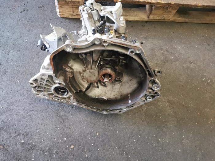 Gebruikte Versnellingsbak Opel Corsa E 1.4 16V Prijs € 550,00 Margeregeling aangeboden door Bongers Auto-Onderdelen Zeeland