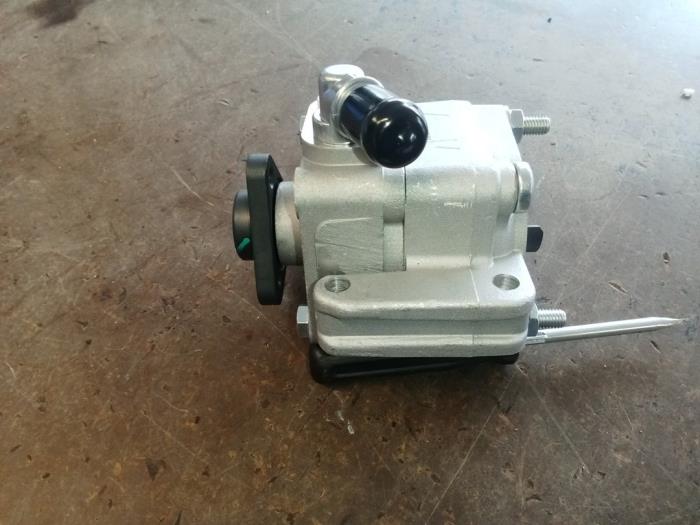Pomp Servo van een BMW 1 serie (E87/87N) 118i 16V 2009