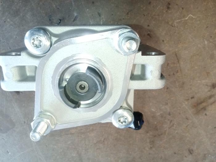 Pomp Servo van een BMW 1 serie (E87/87N) 118i 16V 2009