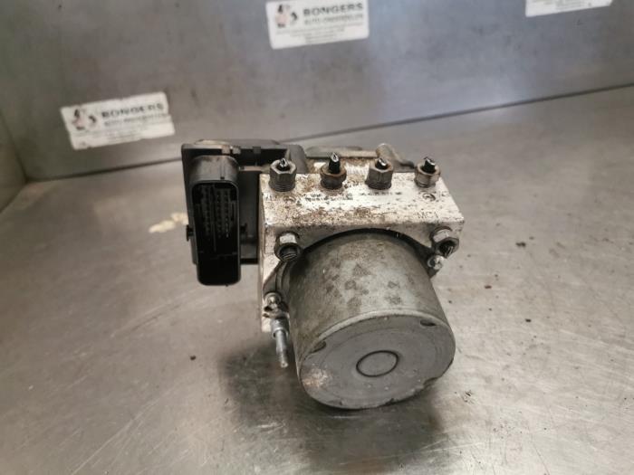 Gebruikte ABS Pomp Peugeot Partner Tepee (7A/B/C/D/E/F/G/J/P/S) 1.6 HDi,Blue HDi 75 Prijs op aanvraag aangeboden door Bongers Auto-Onderdelen Zeeland