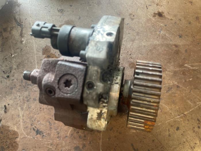 Gebruikte Dieselpomp Chrysler Voyager/Grand Voyager (RT) 2.8 CRD 16V Grand Voyager Prijs op aanvraag aangeboden door Bongers Auto-Onderdelen Zeeland