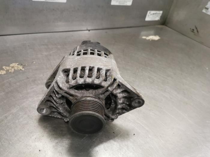 Gebruikte Dynamo Fiat Bravo (198A) 1.6 JTD Multijet 120 Prijs op aanvraag aangeboden door Bongers Auto-Onderdelen Zeeland