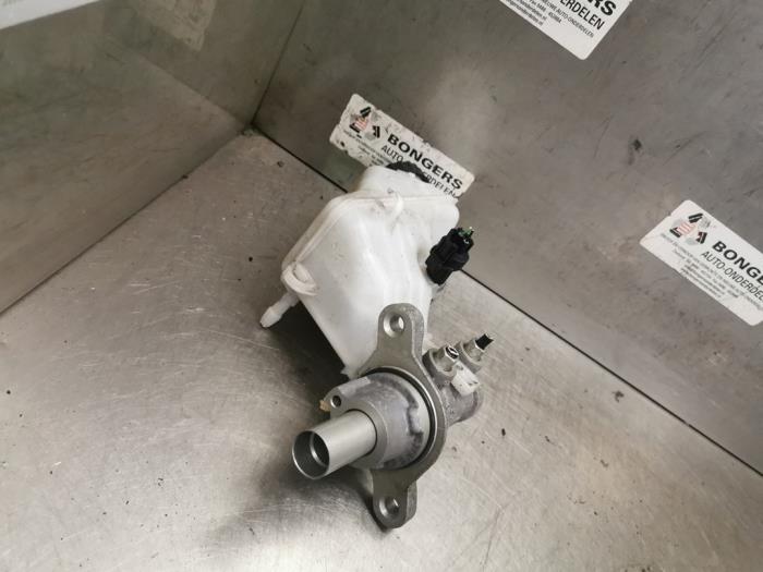 Gebruikte Hoofdremcilinder Opel Corsa E 1.4 16V Prijs op aanvraag aangeboden door Bongers Auto-Onderdelen Zeeland