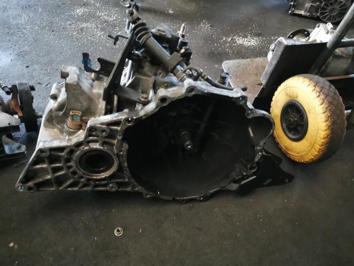 Gebruikte Versnellingsbak Hyundai Santa Fe I 2.4 16V 4x4 Prijs op aanvraag aangeboden door Bongers Auto-Onderdelen Zeeland
