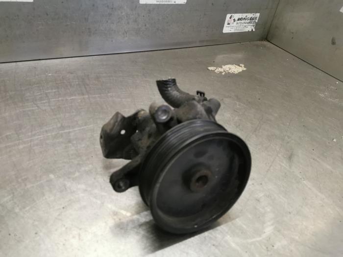 Gebruikte Pomp Servo Mercedes Vito (639.6) 3.0 120 CDI V6 24V Prijs op aanvraag aangeboden door Bongers Auto-Onderdelen Zeeland