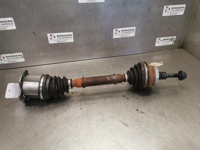 Gebruikte Aandrijfas rechts-voor Audi A4 Avant (B6) 1.8 T 20V Prijs op aanvraag aangeboden door Bongers Auto-Onderdelen Zeeland