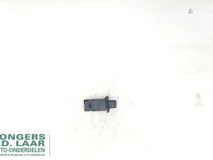 Gebruikte Luchtmassameter Ford Focus C-Max 1.6 16V Ti-VCT Prijs op aanvraag aangeboden door Bongers Auto-Onderdelen Zeeland