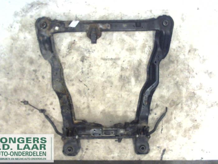 Gebruikte Subframe Hyundai Santa Fe I 2.4 16V 4x2 Prijs op aanvraag aangeboden door Bongers Auto-Onderdelen Zeeland