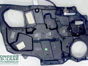 Gebruikte Raammechaniek 4Deurs links-voor Mazda 2 (NB/NC/ND/NE) 1.25 16V Prijs op aanvraag aangeboden door Bongers Auto-Onderdelen Zeeland