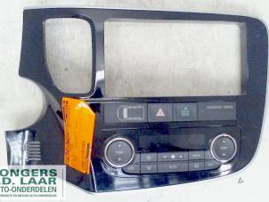 Gebruikte Kachel Bedieningspaneel Mitsubishi Outlander (GF/GG) 2.2 DI-D 16V Clear Tec 4x4 Prijs op aanvraag aangeboden door Bongers Auto-Onderdelen Zeeland
