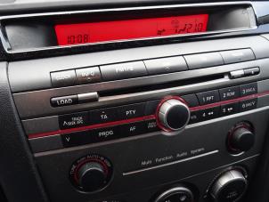 Gebruikte Radio Mazda 3 Sport (BK14) 1.6 CiTD 16V Prijs op aanvraag aangeboden door Bongers Auto-Onderdelen Zeeland