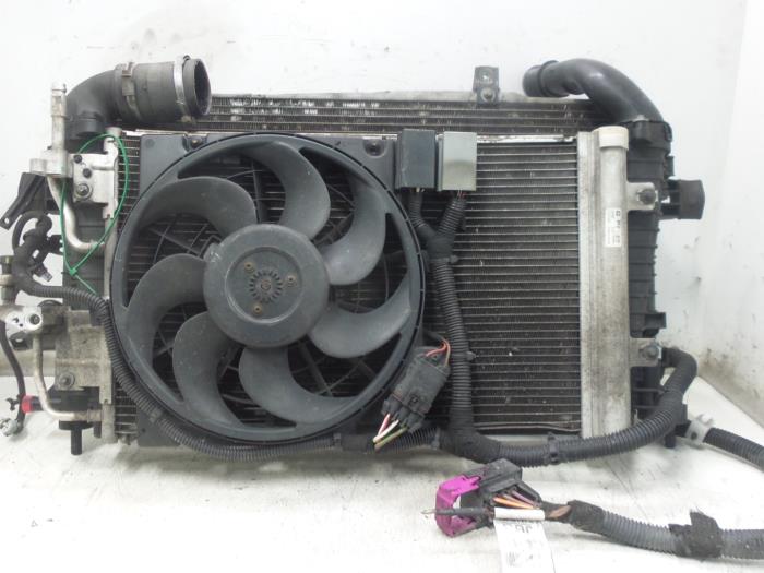 Gebruikte Intercooler Opel Astra H Twin Top (L67) 1.9 CDTi 16V Prijs op aanvraag aangeboden door Bongers Auto-Onderdelen Zeeland