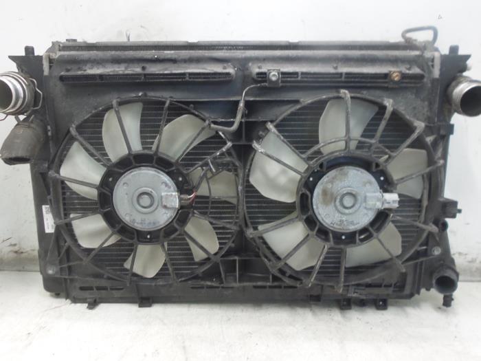 Gebruikte Radiateur Toyota Avensis Wagon (T25/B1E) 2.2 D-4D 16V D-CAT Prijs op aanvraag aangeboden door Bongers Auto-Onderdelen Zeeland
