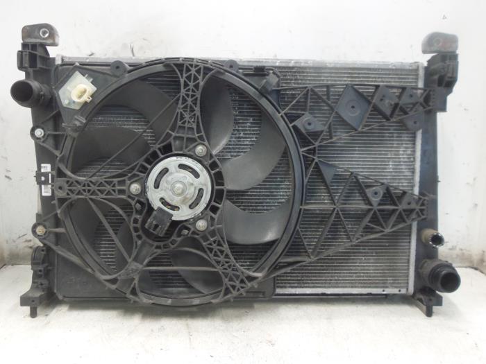 Gebruikte Radiateur Alfa Romeo MiTo (955) 1.4 TB 16V Prijs op aanvraag aangeboden door Bongers Auto-Onderdelen Zeeland