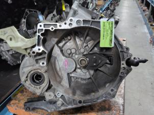 Gebruikte Versnellingsbak Peugeot 208 I (CA/CC/CK/CL) 1.6 Blue HDi 75 Prijs € 315,00 Margeregeling aangeboden door Autodemontagebedrijf van Boxtel