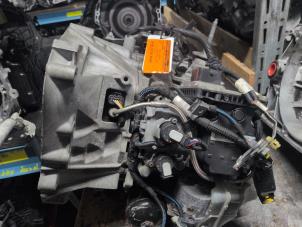 Gebruikte Automaatbak Peugeot 3008 I (0U/HU) 2.0 HYbrid4 16V Prijs € 420,00 Margeregeling aangeboden door Autodemontagebedrijf van Boxtel