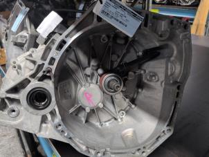 Gebruikte Versnellingsbak Renault Scénic IV (RFAJ) 1.2 TCE 130 16V Prijs € 525,00 Margeregeling aangeboden door Autodemontagebedrijf van Boxtel