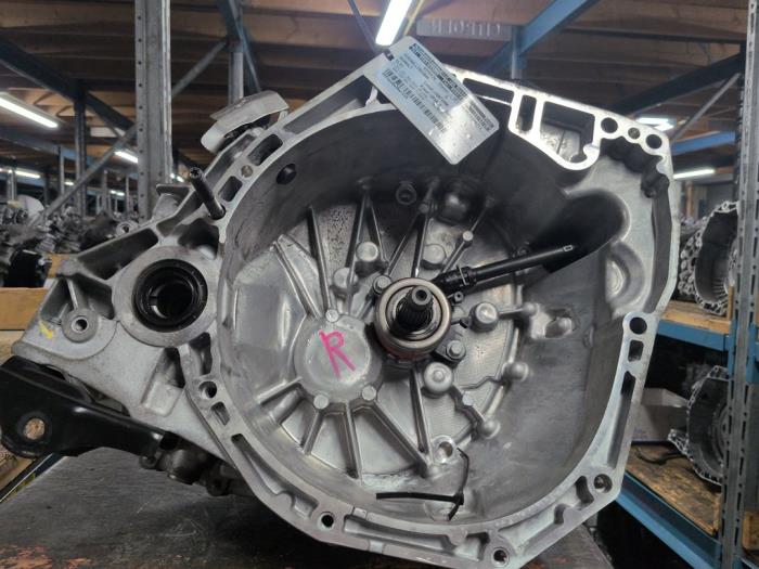 Gebruikte Versnellingsbak Renault Clio IV (5R) 1.2 TCE 16V GT EDC Prijs € 420,00 Margeregeling aangeboden door Autodemontagebedrijf van Boxtel