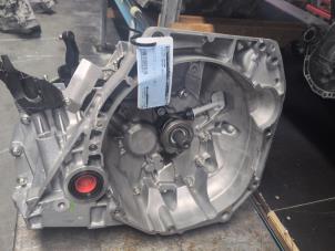 Gebruikte Versnellingsbak Renault Captur (2R) 0.9 Energy TCE 12V Prijs € 525,00 Margeregeling aangeboden door Autodemontagebedrijf van Boxtel