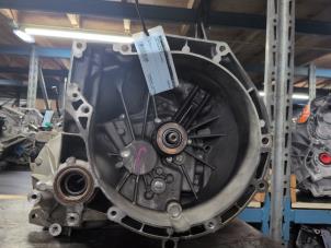 Gebruikte Versnellingsbak Ford Transit Courier 1.5 TDCi 75 Prijs € 393,75 Margeregeling aangeboden door Autodemontagebedrijf van Boxtel