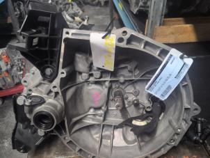 Gebruikte Versnellingsbak Peugeot 208 I (CA/CC/CK/CL) 1.2 Vti 12V PureTech 82 Prijs € 157,50 Margeregeling aangeboden door Autodemontagebedrijf van Boxtel