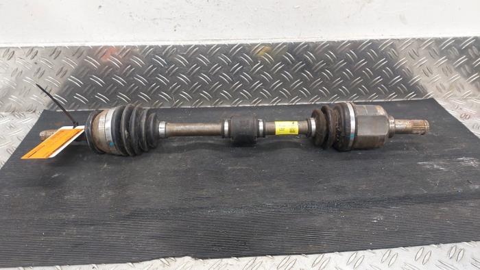 Gebruikte Steekas links-voor Kia Rio IV (YB) 1.0i T-GDi 120 Eco-Dynamics+ 12V Prijs € 52,50 Margeregeling aangeboden door Autodemontagebedrijf van Boxtel