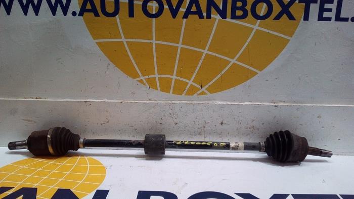 Gebruikte Steekas rechts-voor Opel Corsa E 1.2 16V Prijs € 10,50 Margeregeling aangeboden door Autodemontagebedrijf van Boxtel